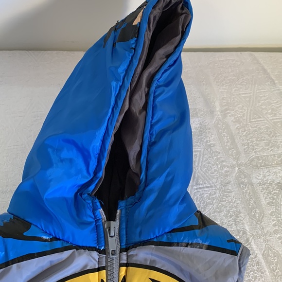 Child’s size 4T BATMAN vest - Picture 2 of 5